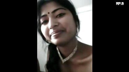सुंदर प्रेमिका स्तन प्रेस