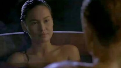 Tia carrere तसलीम में थोड़ा टोक्यो
