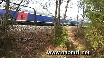 Naomi1 पर एक सड़क की ओर