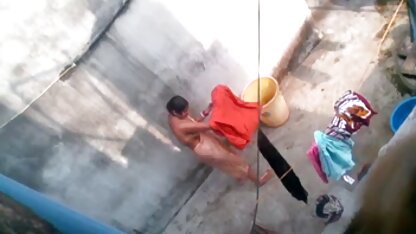 बंगाली माँ स्नान