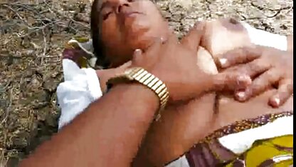 भारतीय कर्नाटक चाची स्तन, बिल्ली उजागर